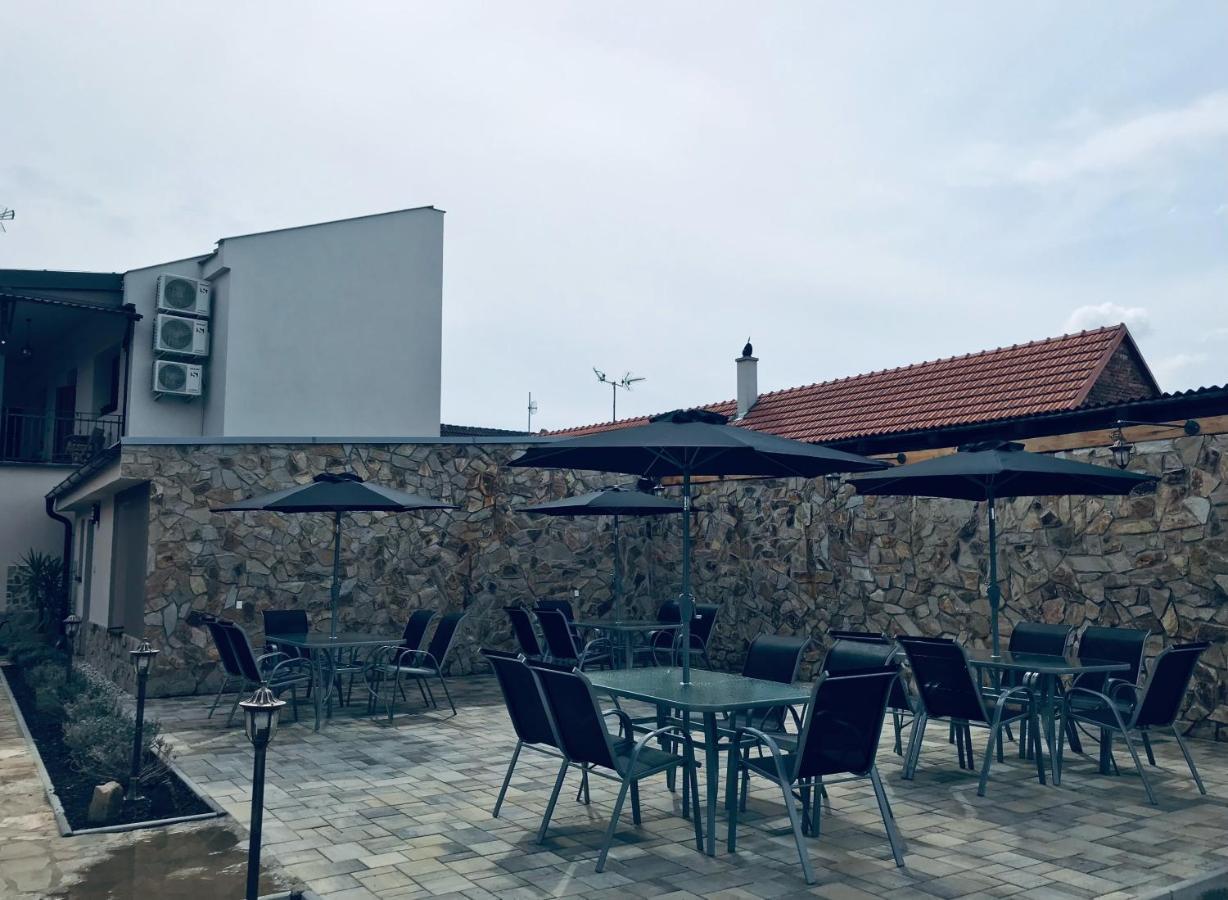 מלון Kuzelov Cafe De La Creme מראה חיצוני תמונה